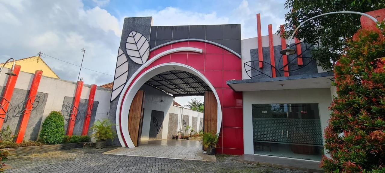 Oyo 90831 Hotel Gardenia Prambanan Solo Exteriör bild