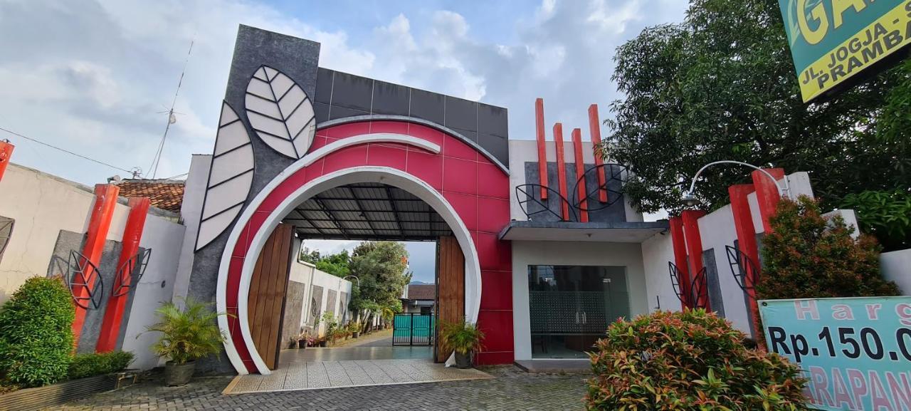 Oyo 90831 Hotel Gardenia Prambanan Solo Exteriör bild