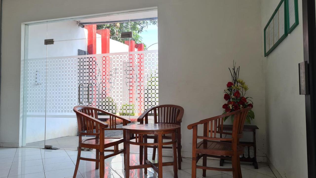 Oyo 90831 Hotel Gardenia Prambanan Solo Exteriör bild